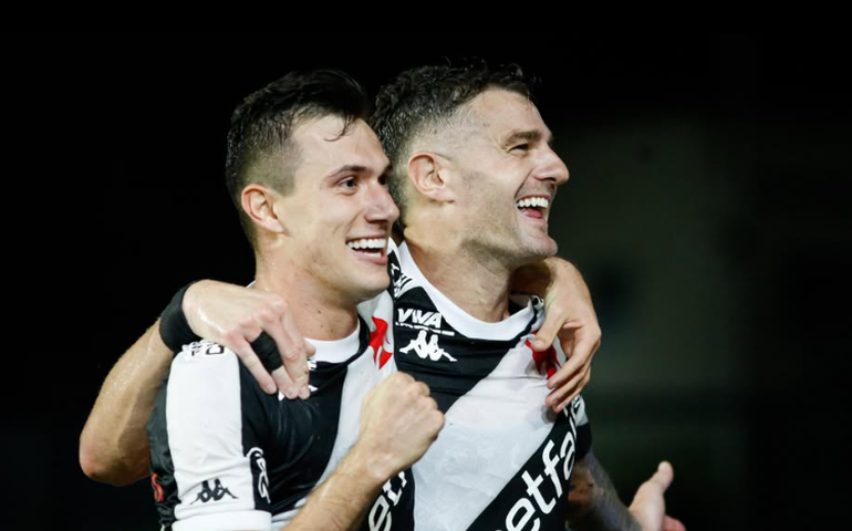 Vasco faz 3 a 0 no Fortaleza no Brasileirão com direito ao 50º gol de Vegetti