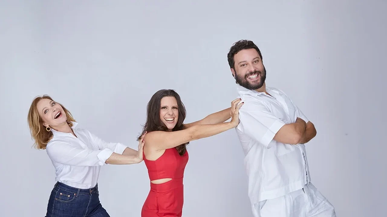 Comédia “Simples Assim”,  com Alexandra Richter, Georgiana Góes e Pedroca Monteiro chega a Maceió para curta temporada