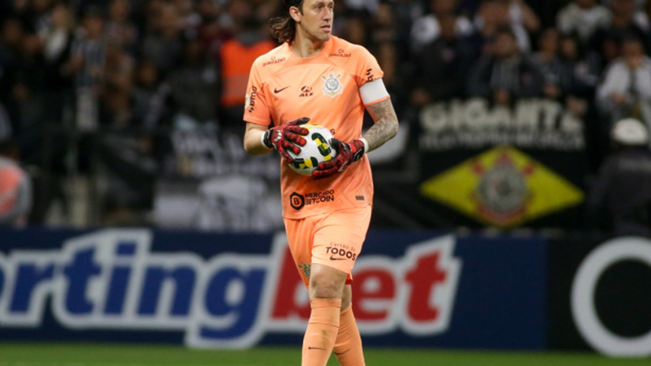 Cássio pede para Corinthians manter ofensividade: 'Há tempo que goleiro rival não era o melhor'