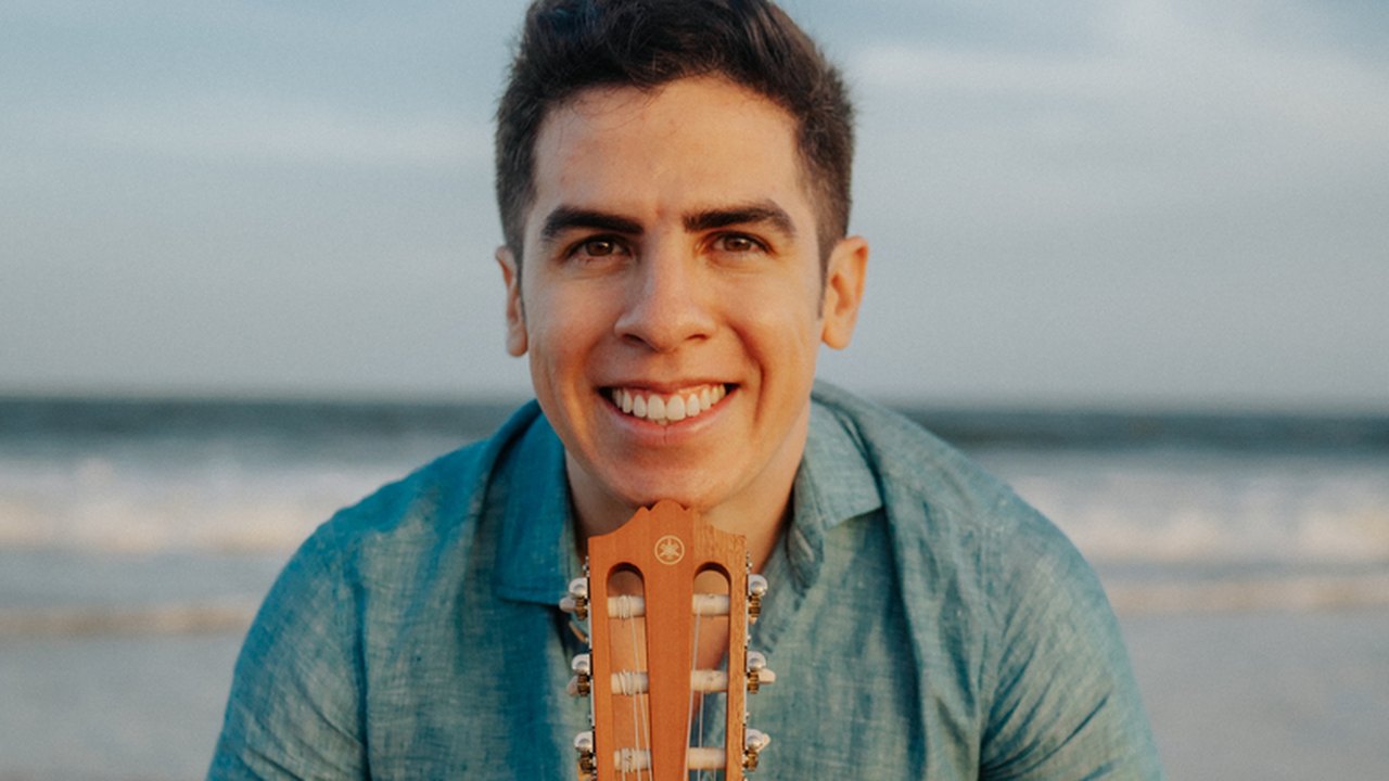“Sorria”: alagoano Deninho Lins lança álbum nas plataformas digitais nesta sexta (16)
