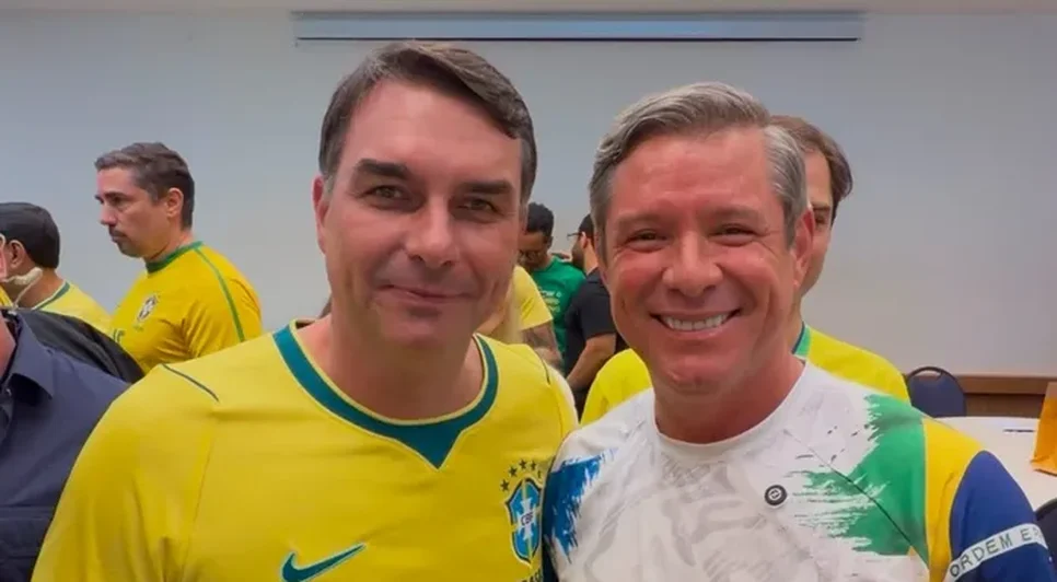 Flávio Bolsonaro e Cabo Bebeto / Foto: Reprodução