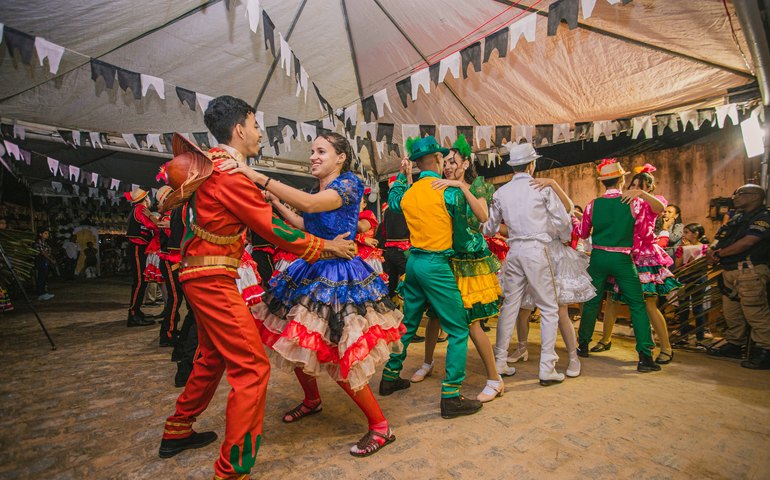 Bairro Bom Sucesso é show de bola no Arraiá junino com homanagem ao Asa de Arapiraca