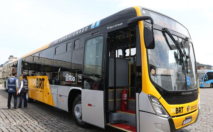 Idosa que voltava da padaria é atropelada por ônibus na Grande SP e perde as duas pernas