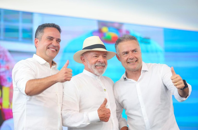 Ao lado de Lula, Renan Filho participa da entrega de moradias do Minha Casa, Minha Vida, em Alagoas