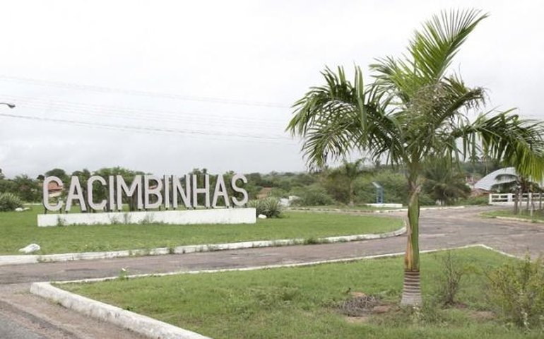 Governador e ministros entregam sistema de dessalinização em AL