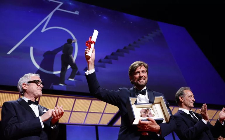 Cannes 2022: &#8216;Triangle of Sadness&#8217;, de Ruben Östlund, ganha a Palma de Ouro