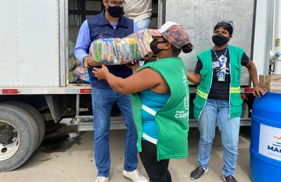 Prefeitura entrega 130 cestas básicas para os carroceiros do Ecoponto Pajuçara