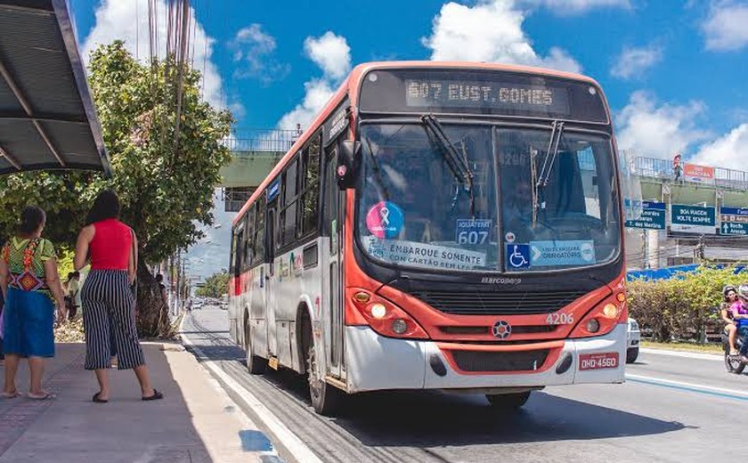 Homem alcoolizado ameaça passageiros de ônibus e é preso por resistência e desacato