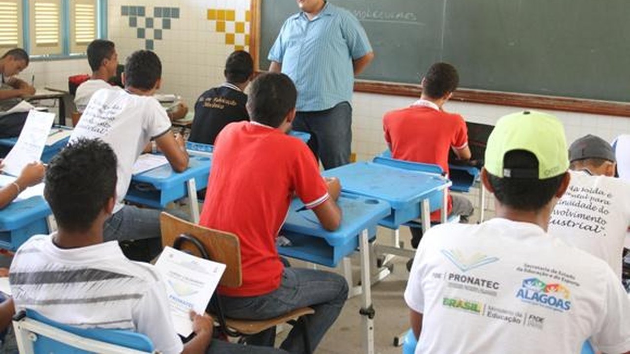 Divulgado processo para contratação de professores temporários