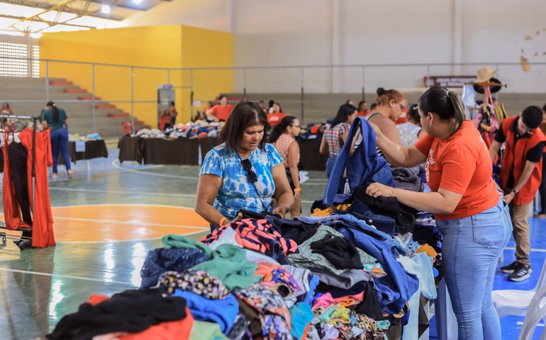 Bazar do Bem distribui cerca de 7 mil itens para a população de baixa renda de Penedo