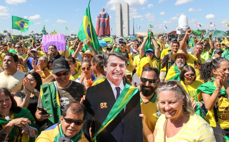 Bolsonaristas comemoram vitória de Milei na Argentina com provocações: 'Aprende, Brasil'