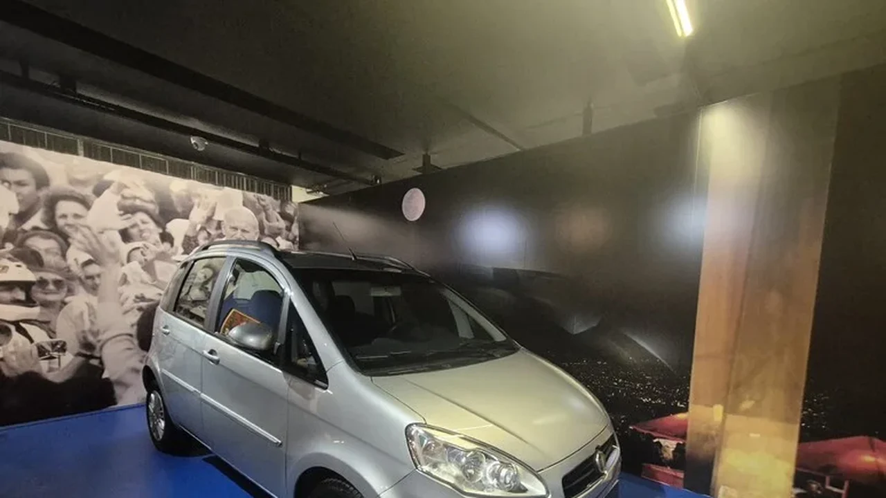 Carro usado por papa Francisco e cercado por multidão no RJ é destaque de exposição