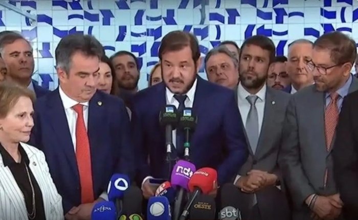 Anúncio da saída foi no mesmo dia do início do julgamento da trama golpista no STF