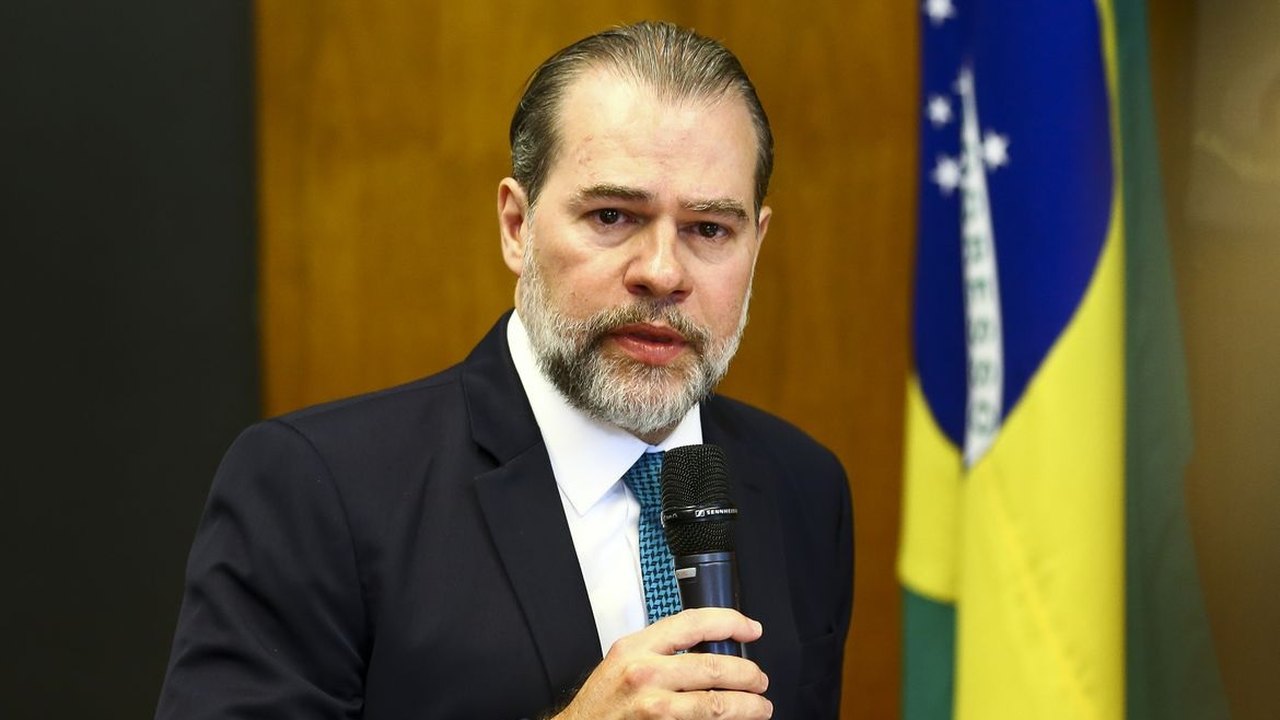 Após Câmara adiar PL das Fake News, STF julga responsabilidade de plataformas