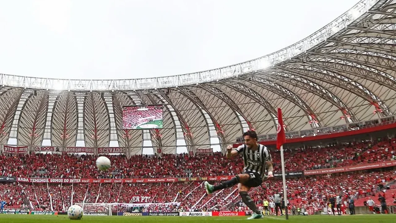 Botafogo é derrotado pelo Inter e pressão sobre o Corinthians aumenta