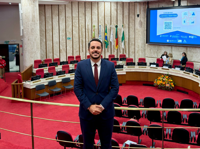 Juiz Kaio Queiroz participa de congresso nacional sobre reforma tributária