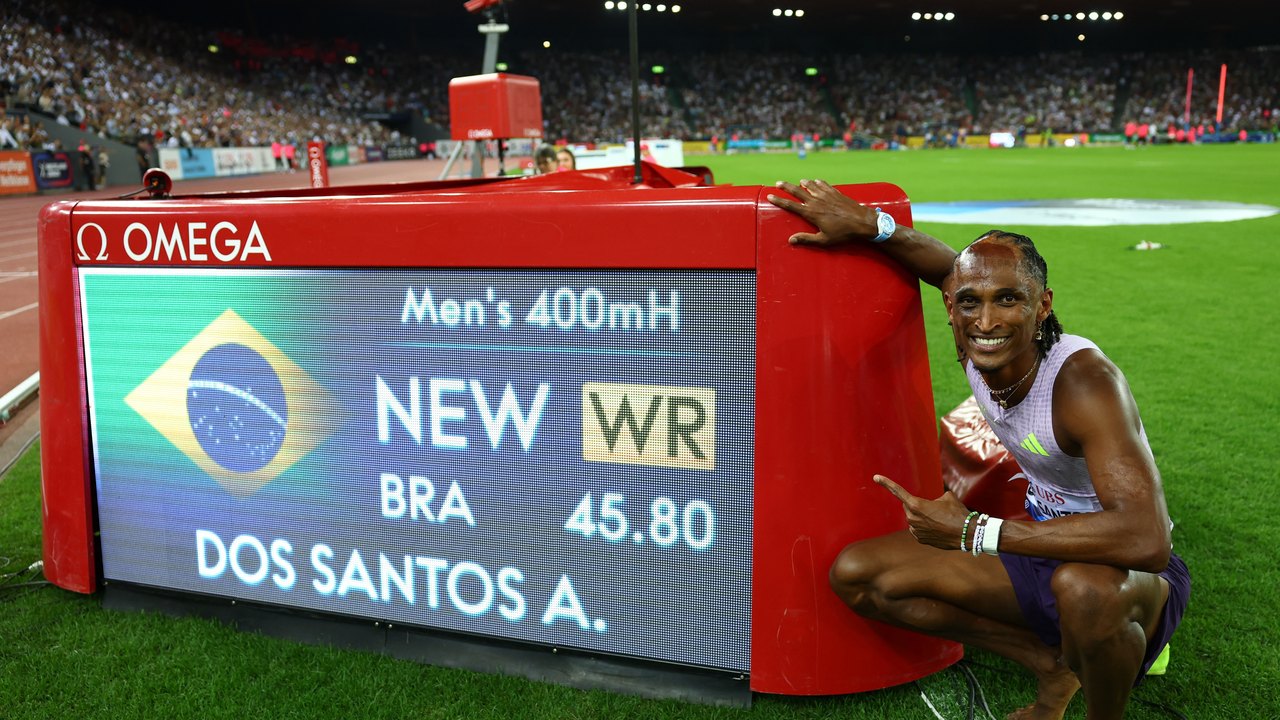 Alison dos Santos quebra recorde mundial dos 400m com barreiras