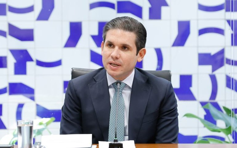 Motta manobra e Câmara aprova voto secreto na PEC da Blindagem