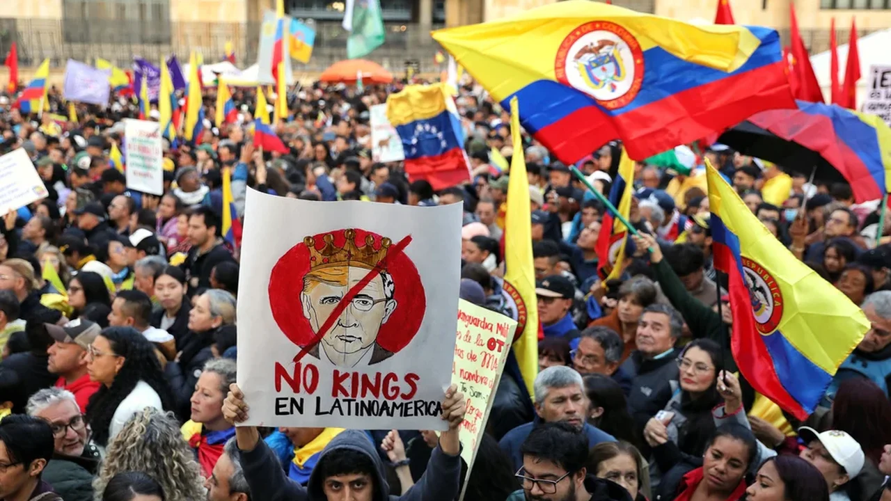 Trump convida presidente colombiano à Casa Branca após ameaçar seu país com ataque militar