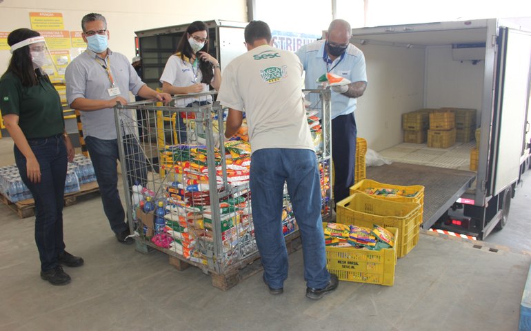 Campanha Compra Solidária do Atacadão arrecada toneladas de doações