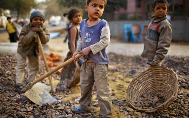 Livro retrata cotidiano de crianças que precisam trabalhar