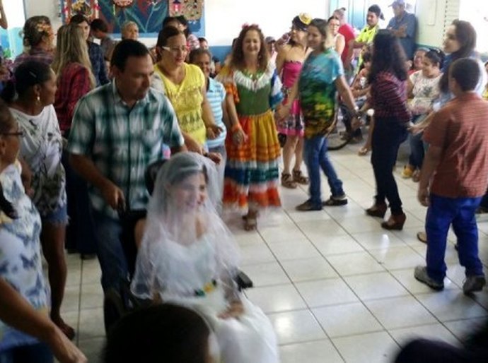 Arapiraca: Usuários e familiares participam de arrasta-pé no Cemfra