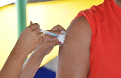 Saúde alerta sobre a importância da vacinação contra o vírus da Covid-19