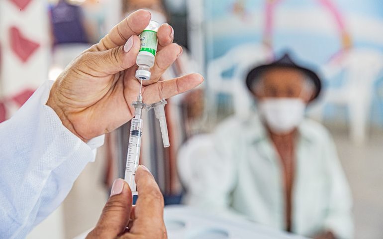 Imunização contra a covid depende das duas doses; cuidados devem ser mantidos