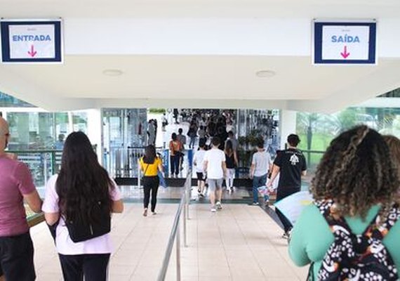 Reajustes das mensalidades deixam estudantes sem opção