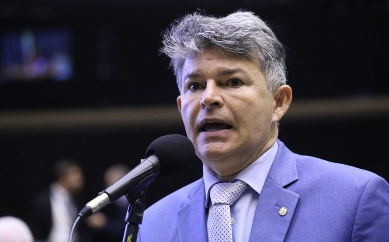 Comissão aprova exigência de receita médica para venda de antibióticos veterinários