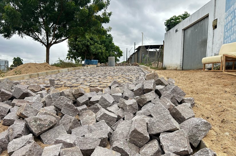 Prefeita de Palmeira determina continuidade das obras na Norte/Sul