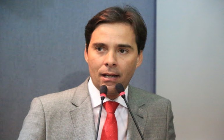 Vereador Kelmann Vieira entra com representação junto ao Ministério Público de Contas contra a Prefeitura de Maceió