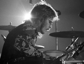 Frank Beard, baterista da banda ZZ Top, morre aos 77 anos