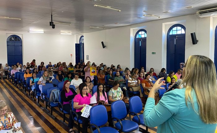 Palestra “Entrega Voluntária de Crianças para Adoção”, ministrada pelo juiz da Vara da Infância e Juventude, Ygor Vieira Figueiredo.