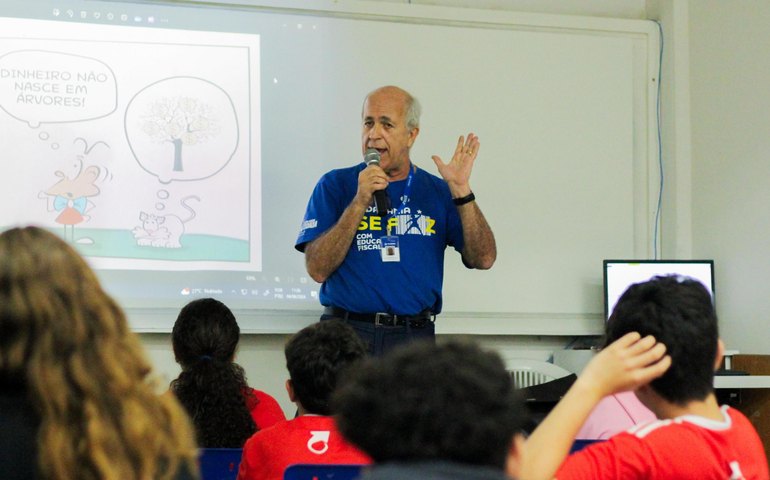 Sefaz promove aulas de educação fiscal em colégio particular de Maceió