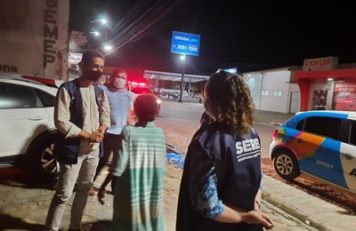 Dependentes químicos são acolhidos durante ação noturna em Penedo