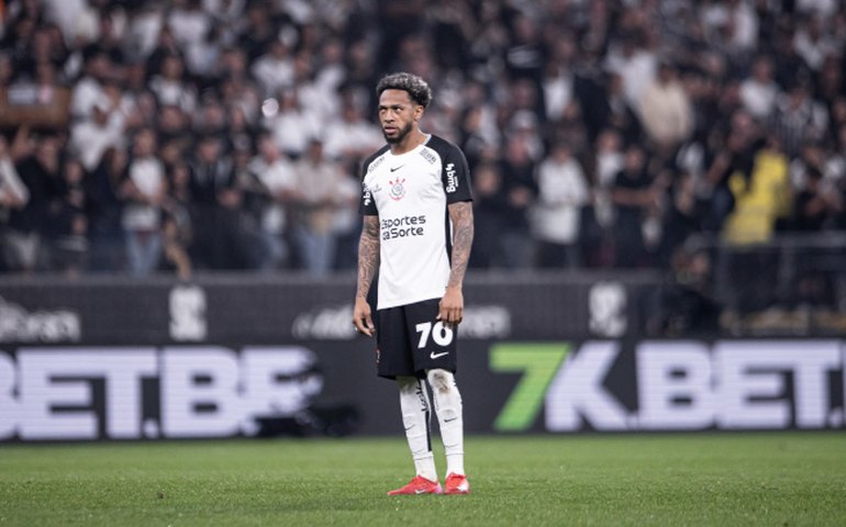 Martínez não se reapresenta ao Corinthians, falta a treinos e é cortado de jogo com o Santos