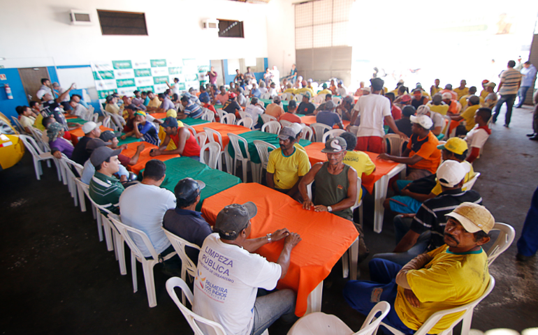 Garis festejam data comemorativa com café da manhã oferecido pela Prefeitura de Palmeira dos Índios