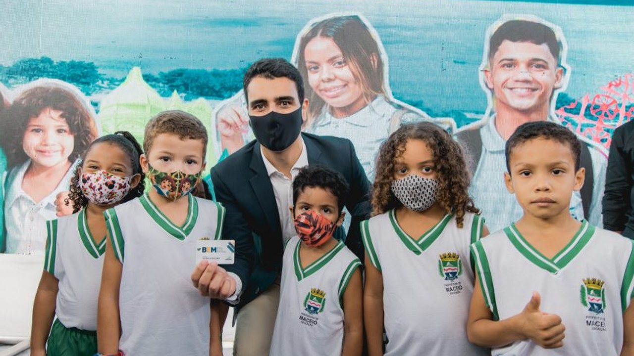 Prefeito JHC anuncia pagamento do Bolsa Escola Municipal durante recesso escolar