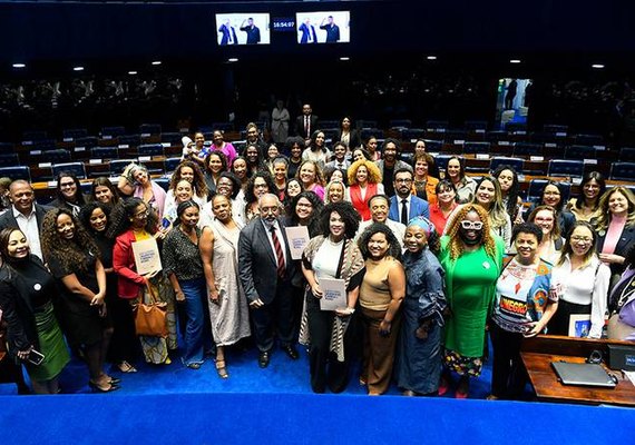 Senado homenageia mulheres negras e assina acordo para ações antirracismo