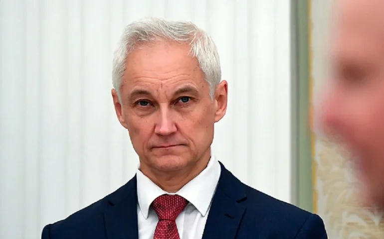 Ministro da Defesa russo inspeciona tropas na linha de frente