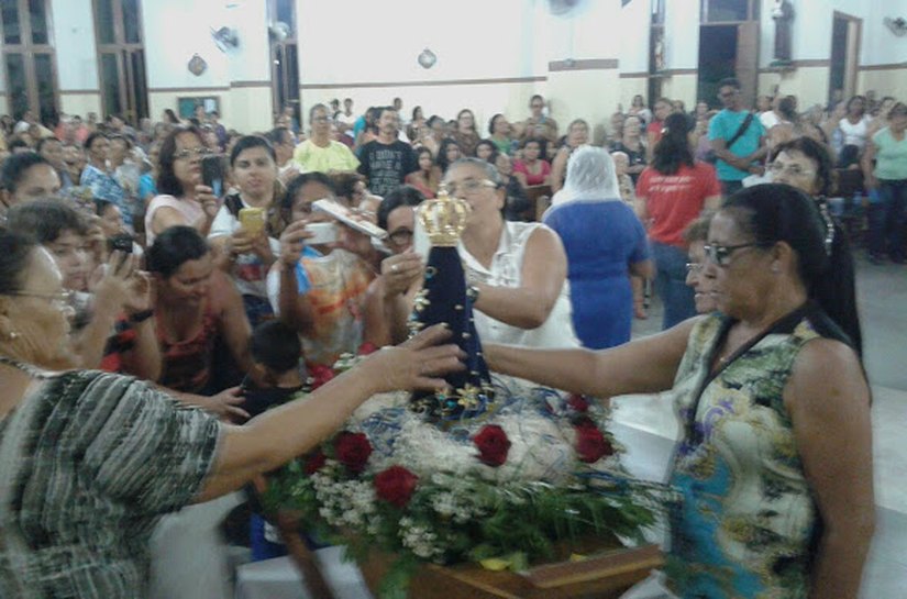 Imagem peregrina da Padroeira do Brasil percorre bairro do Farol