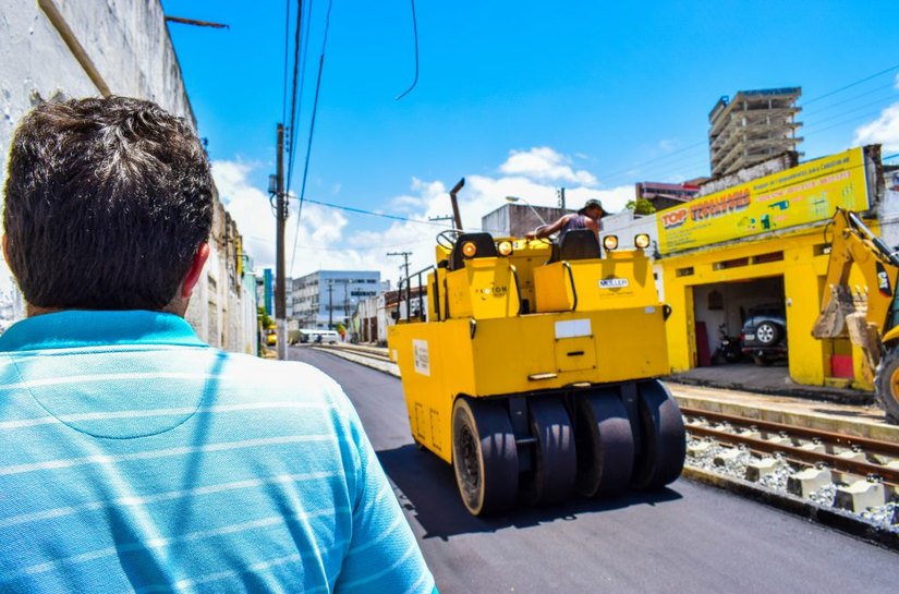 Prefeito Rui Palmeira vistoria obras de recapeamento no Centro de Maceió