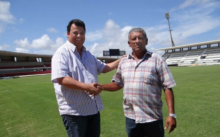 Secretaria homenageia servidor público destaque no Esporte