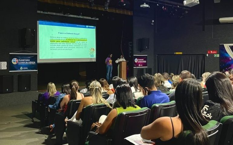 Sesau realiza capacitação sobre gravidez em adolescentes para profissionais de 46 municípios