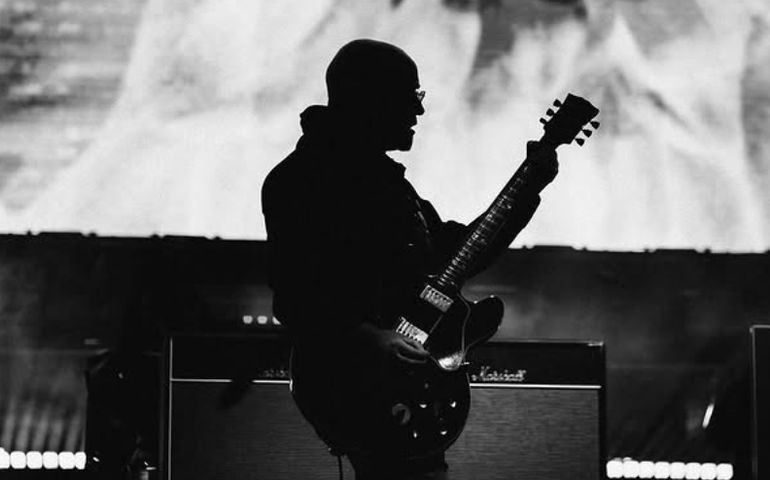 Oasis anuncia substituto de guitarrista Paul 'Bonehead' Arthurs durante tratamento contra câncer; saiba quem é