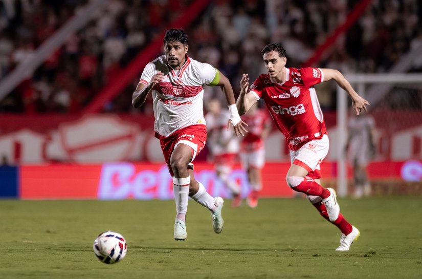 CRB perde por 2 a 0 para o Vila Nova e vê pressão aumentar na Série B