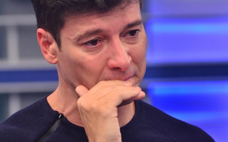 Rodrigo Faro e Record devem pagar R$ 137 mil por arrancar dentes de participante