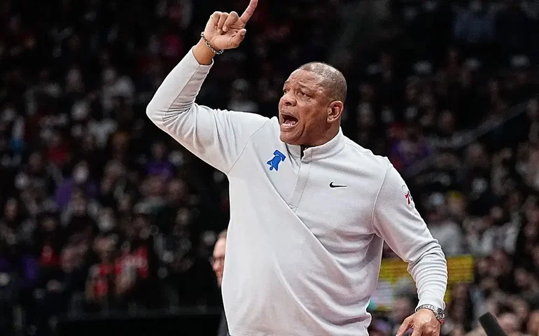 Um dia após demitir técnico, Bucks acerta com Doc Rivers, campeão da NBA em 2008