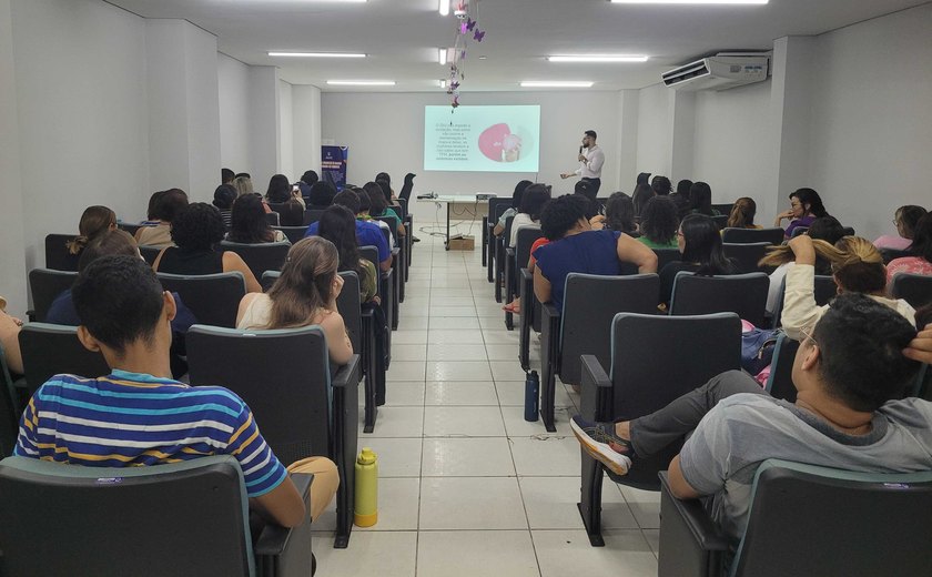 Profissionais da saúde discutem nutrição comportamental de adolescentes